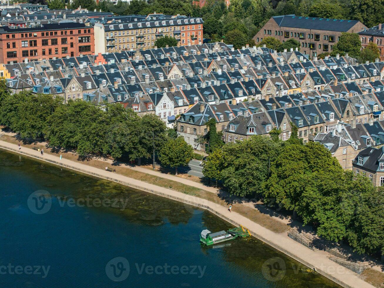 antenne visie van de daken van kartoffelraekkerne buurt, in oesterbro, Kopenhagen, Denemarken. foto