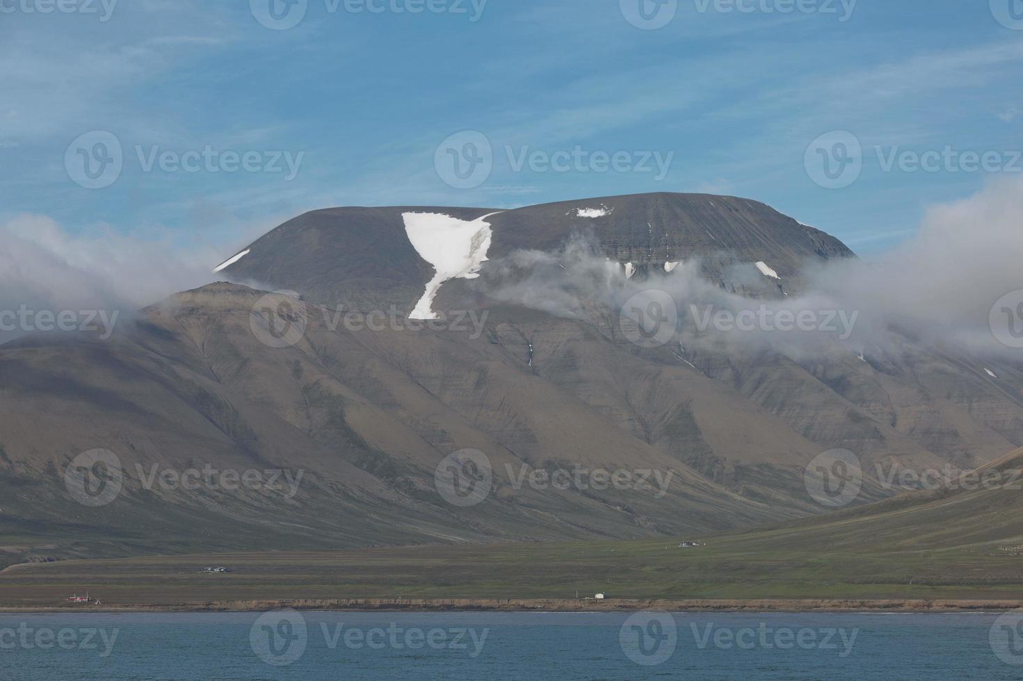 landschap bij longyearbyen, spitsbergen, noorwegen foto