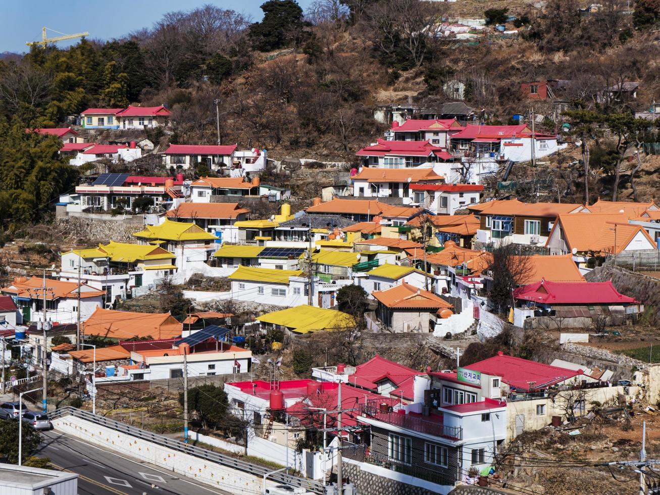 kleur huizen in de stad Yeosu. Zuid-Korea foto