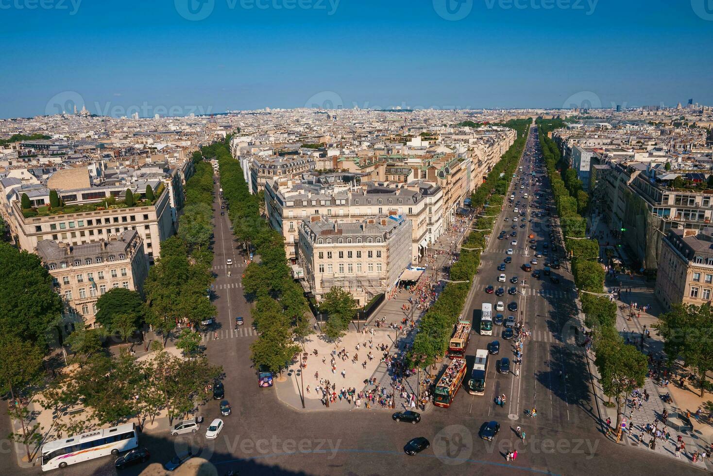 zonnig Parijs stadsgezicht van eiffel toren foto