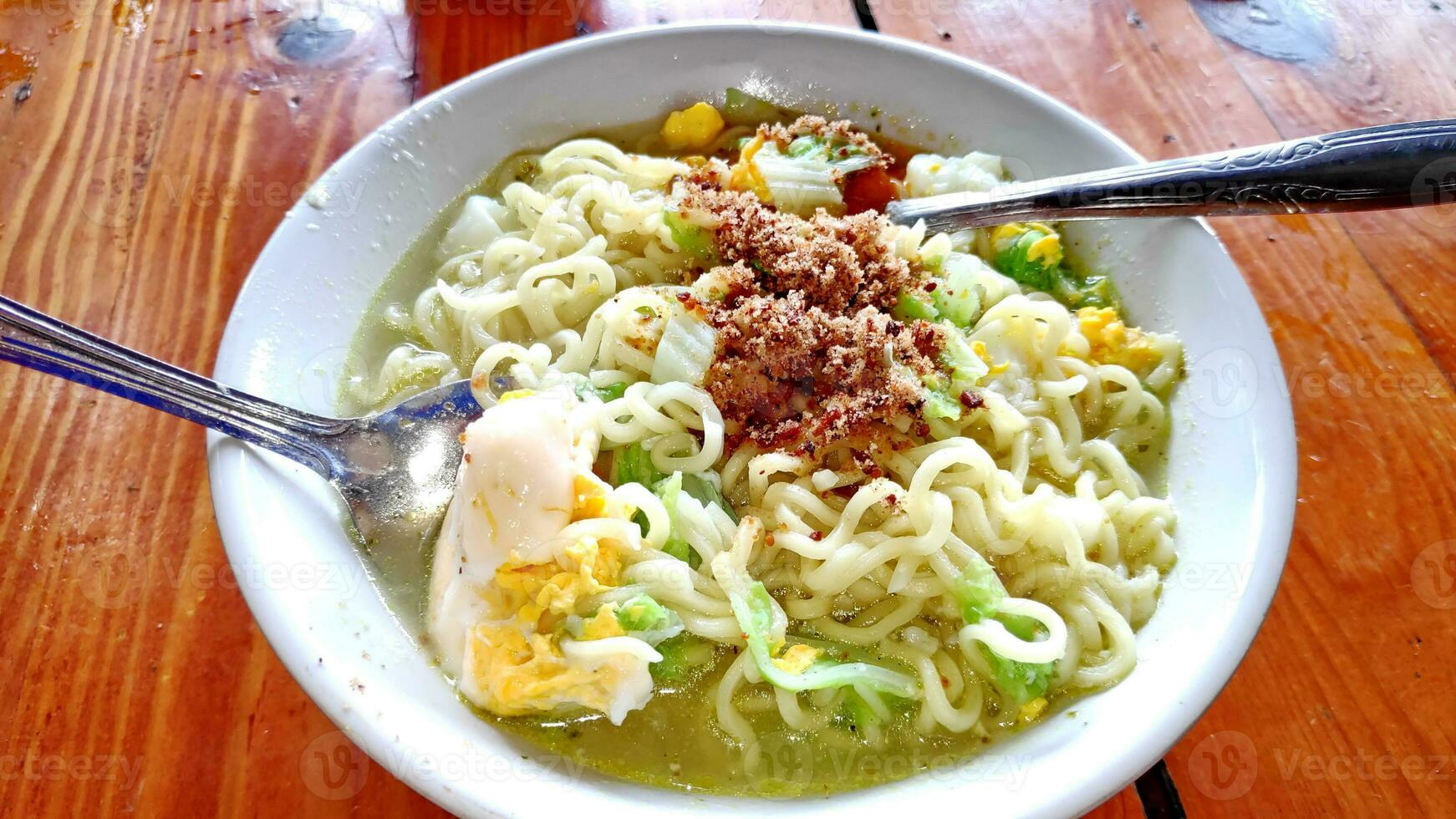 Indonesisch favoriete ogenblik noedels, soto smaak klaar naar eten foto