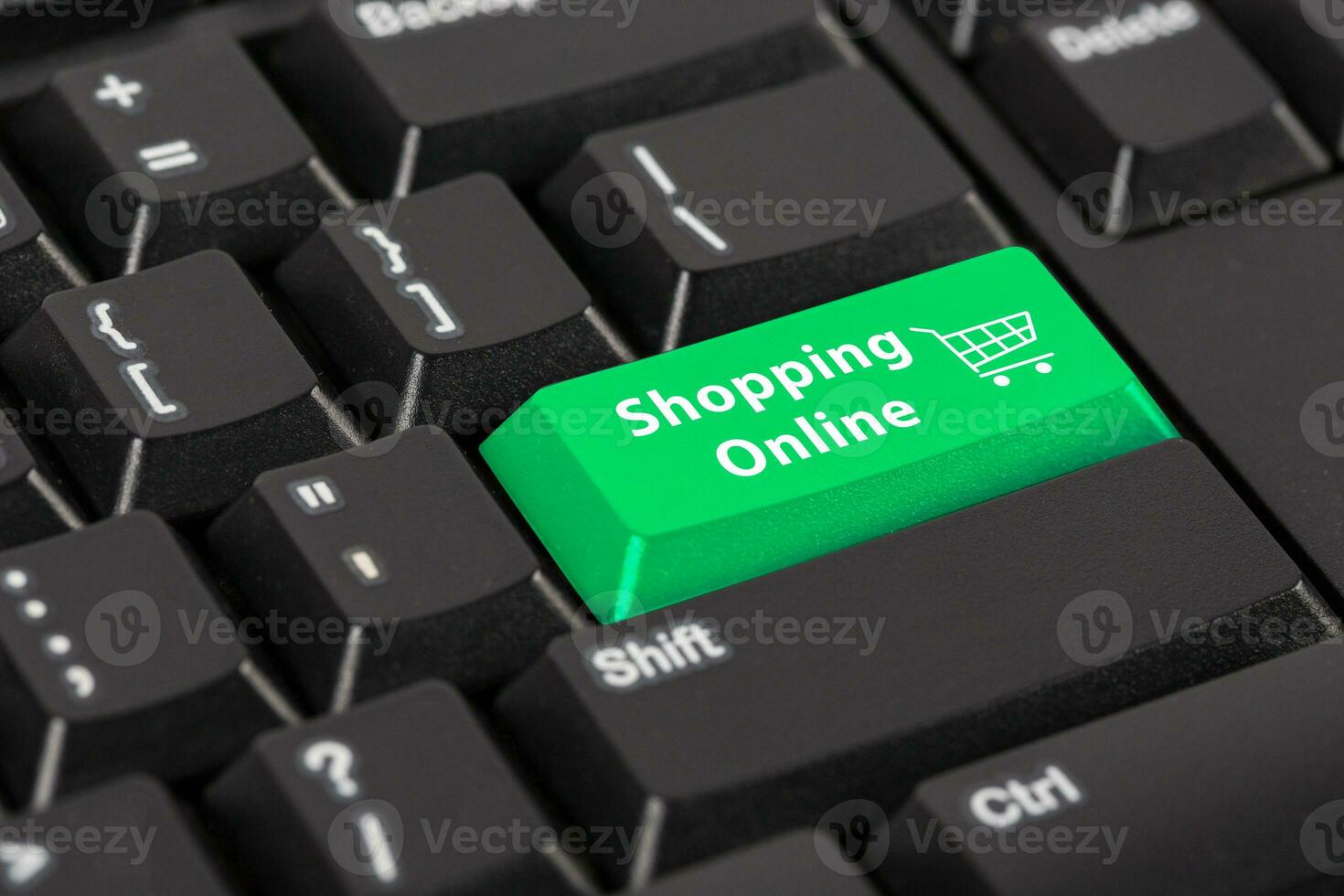 toetsenbord met de woord boodschappen doen online Aan groen knop. foto