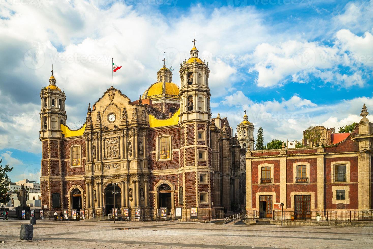 basiliek van onze lieve vrouw van guadalupe in mexico-stad foto