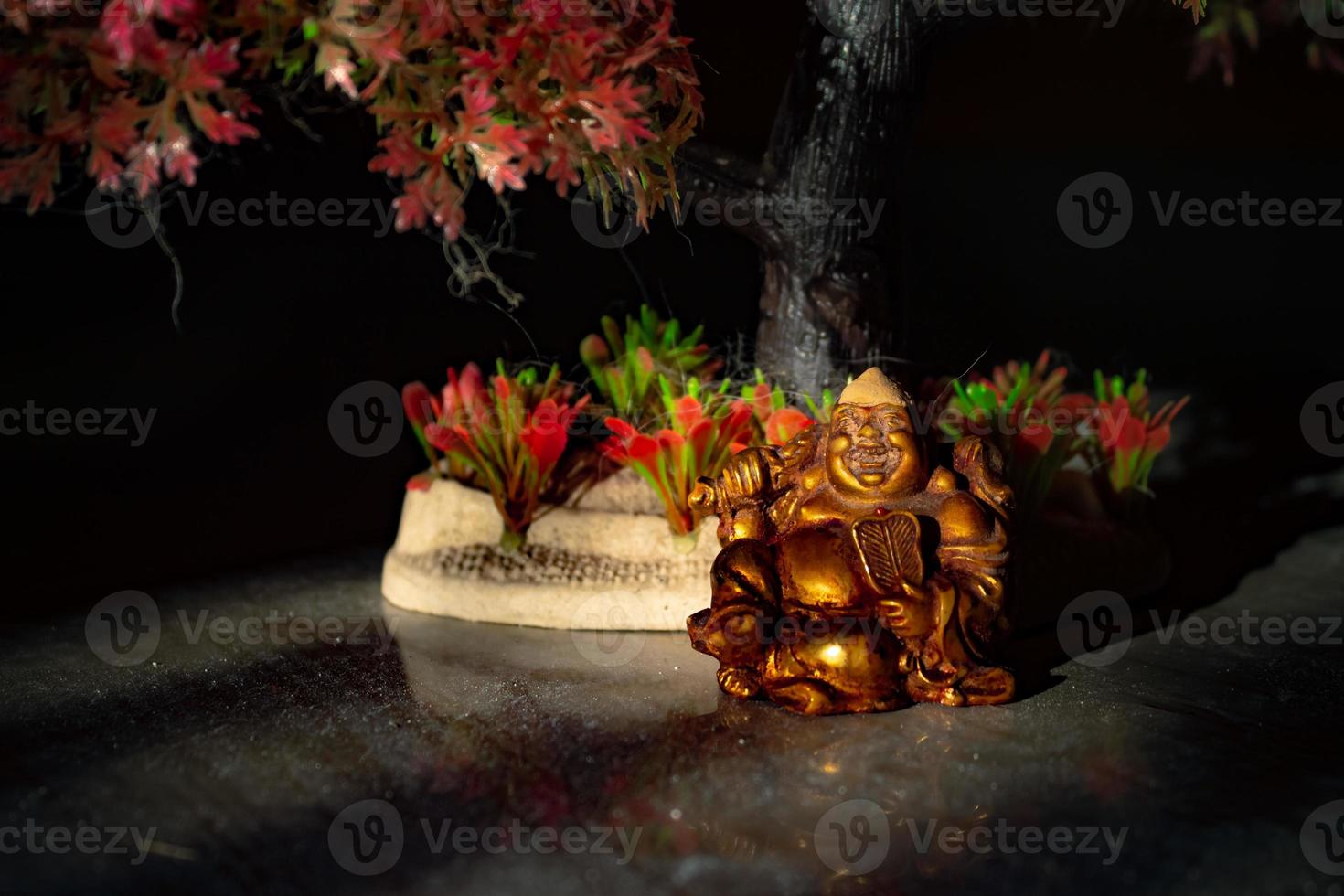 standbeeld van lachende boeddha foto