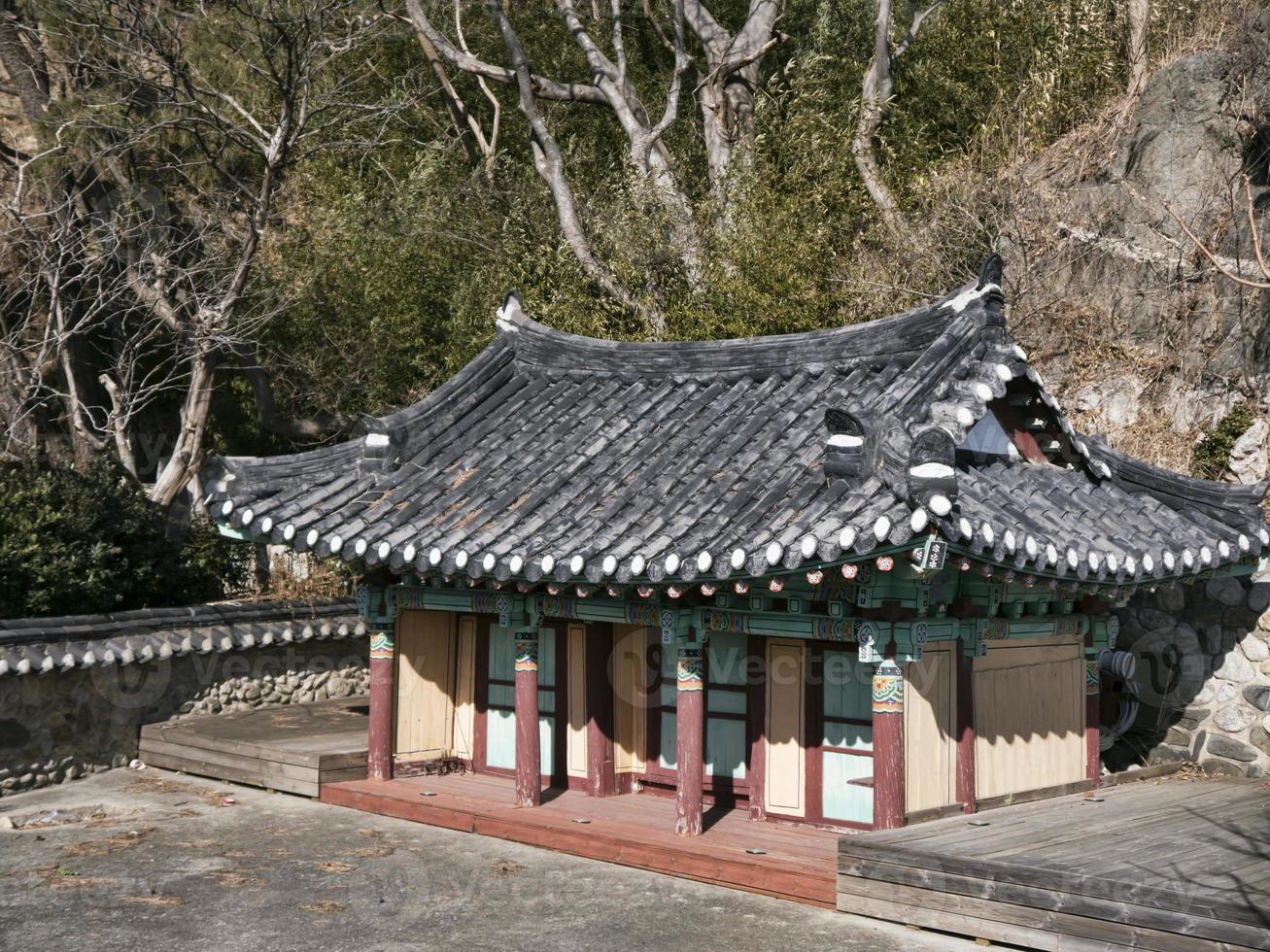 Aziatisch traditioneel huis in de stad Gangneung, park. Zuid-Korea foto