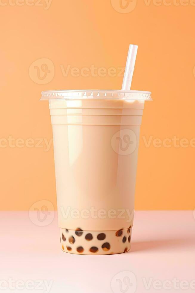 bevroren melk thee en bubbel boba in de plastic glas Aan de beige achtergrond. ai gegenereerd foto