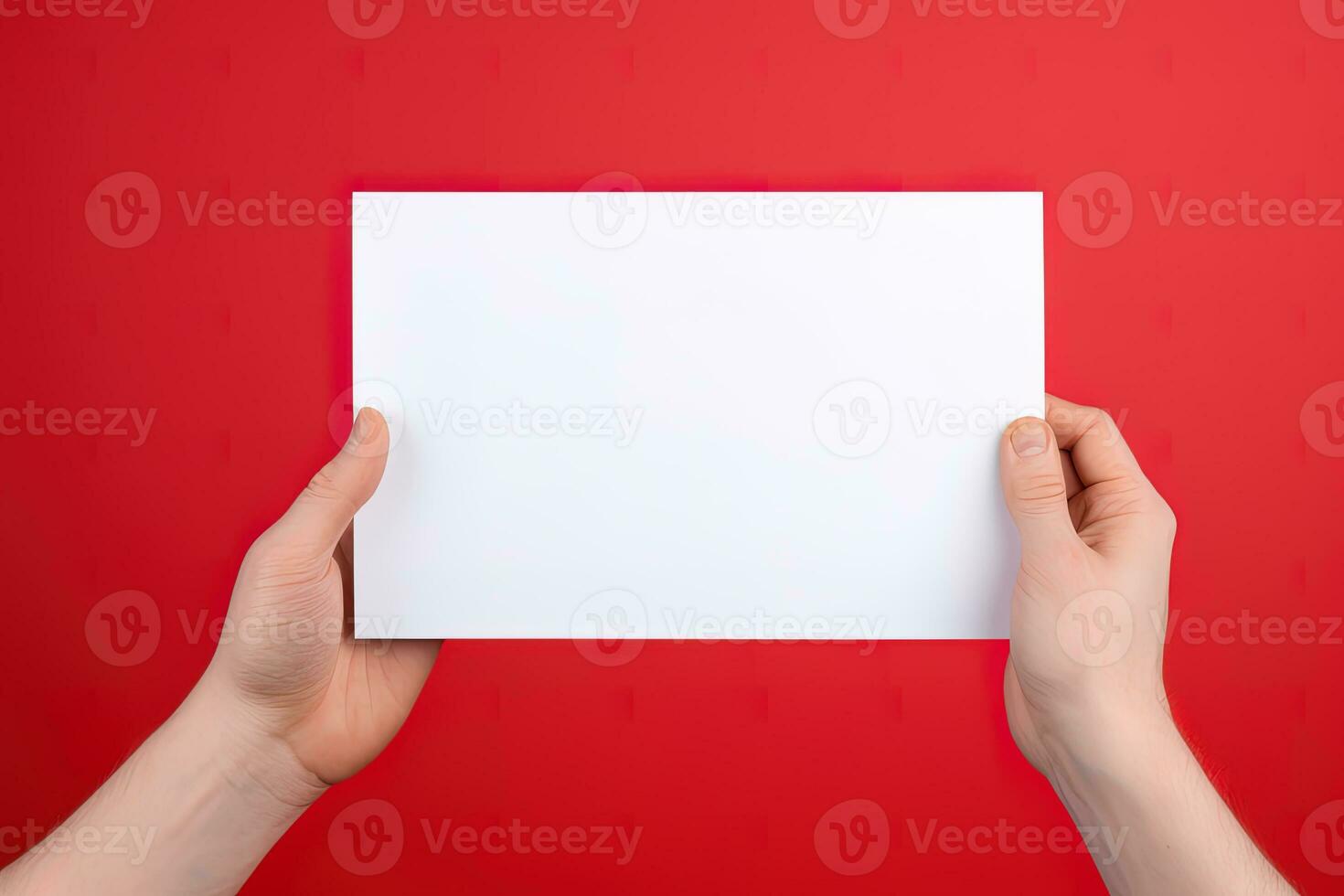 een menselijk hand- Holding een blanco vel van wit papier of kaart geïsoleerd Aan rood achtergrond. ai gegenereerd foto