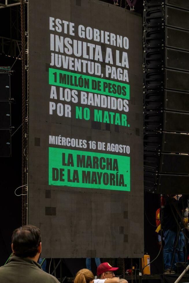 bogotá, Colombia, 16 augustus 2023. maart vragen voor gustav petroleum afzetting. vredig protest maart in Bogota Colombia tegen de regering van gustav petroleum gebeld la marcha de la burgemeester. foto