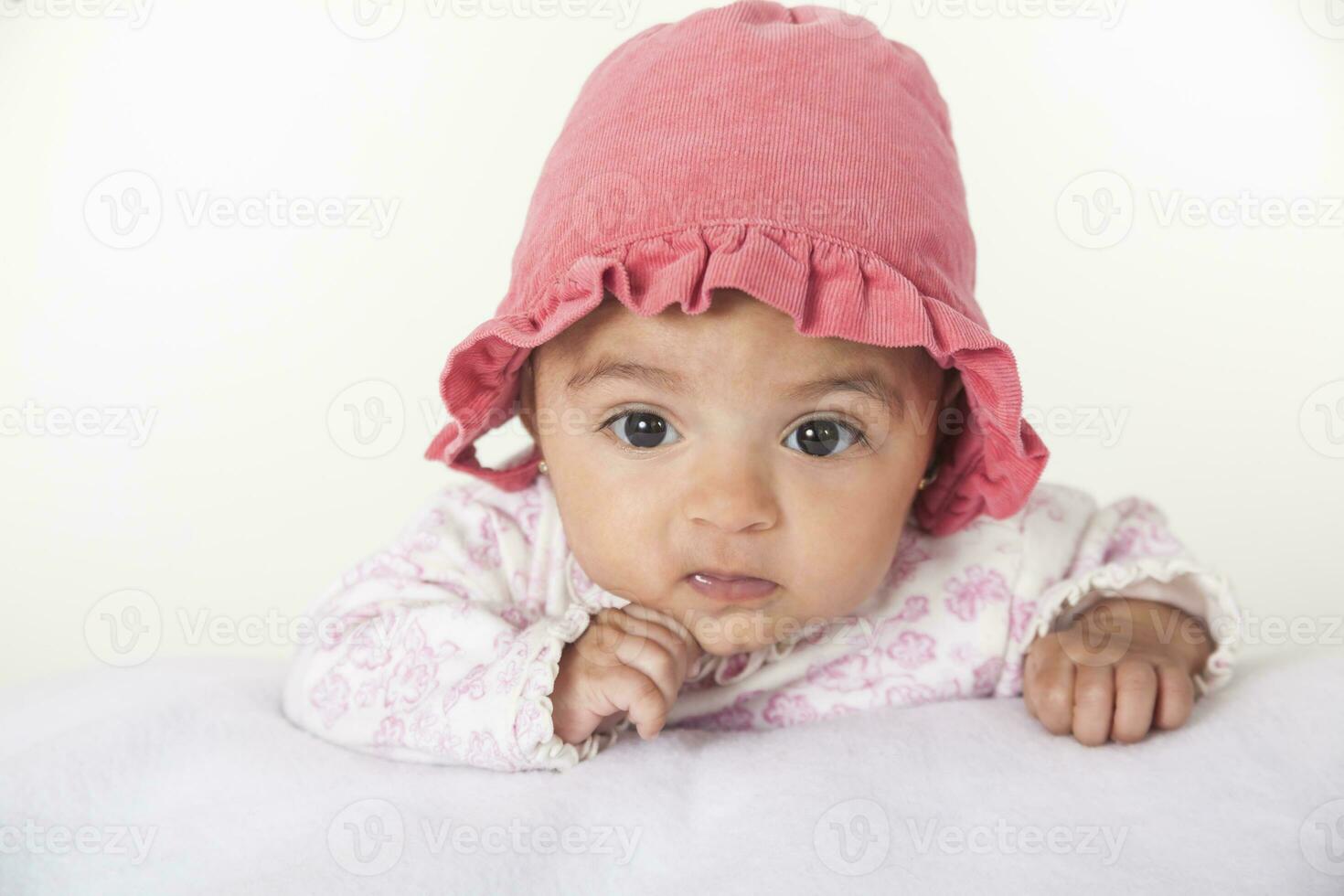 portret van een mooi vier maanden baby meisje foto