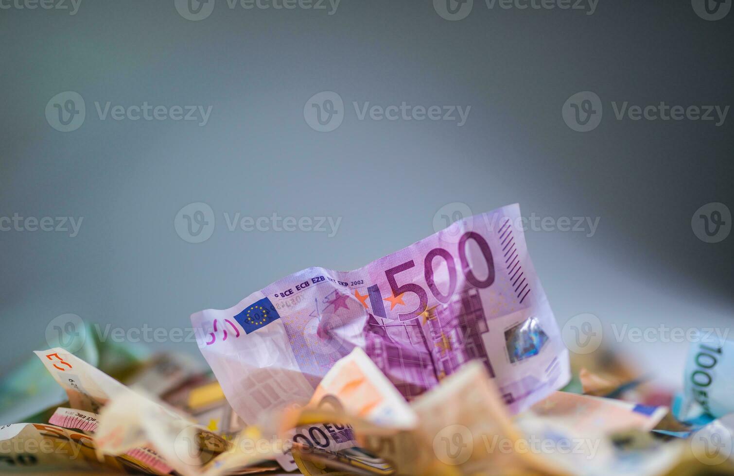 euro geld euro bankbiljetten euro munteenheid. aan het liegen los euro bankbiljetten foto