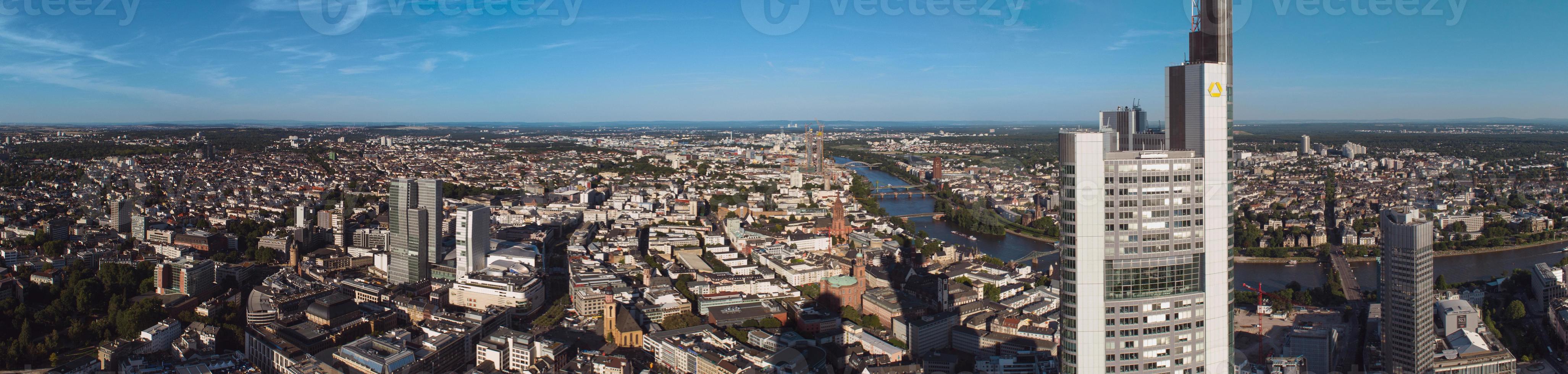 frankfurt am main skyline, duitsland, europa, het financiële centrum van het land. foto