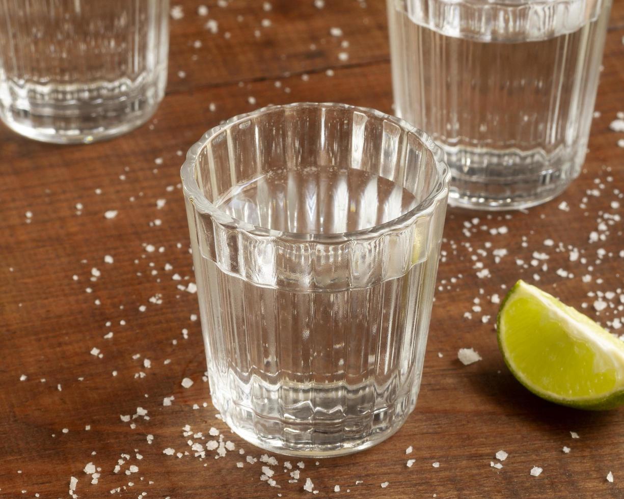 heerlijke mezcal alcoholische drank assortiment achtergrond foto