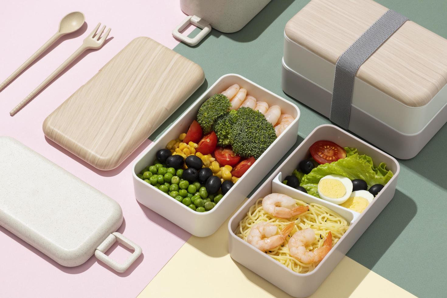 bovenaanzicht samenstelling eten japanse bento box foto