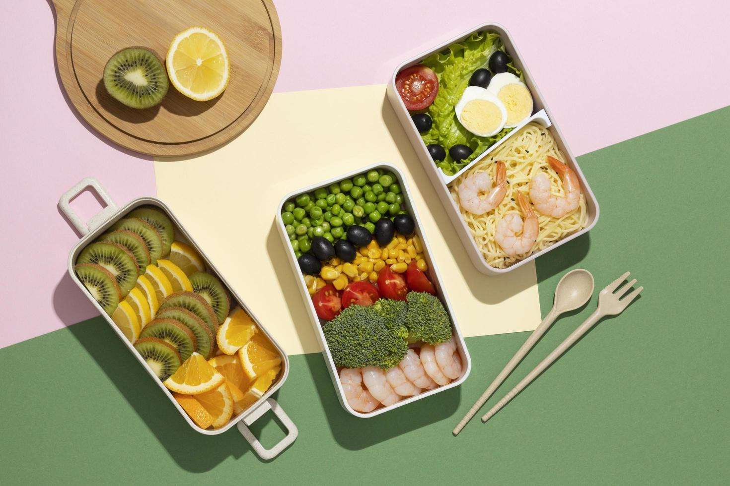 bovenaanzicht samenstelling eten japanse bento box foto