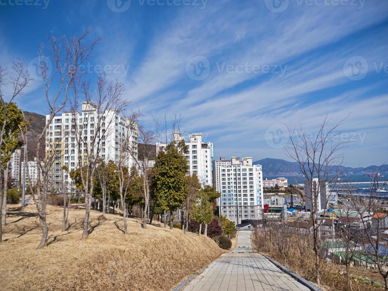 het uitzicht op de stad Yeosu vanuit het park, Zuid-Korea foto