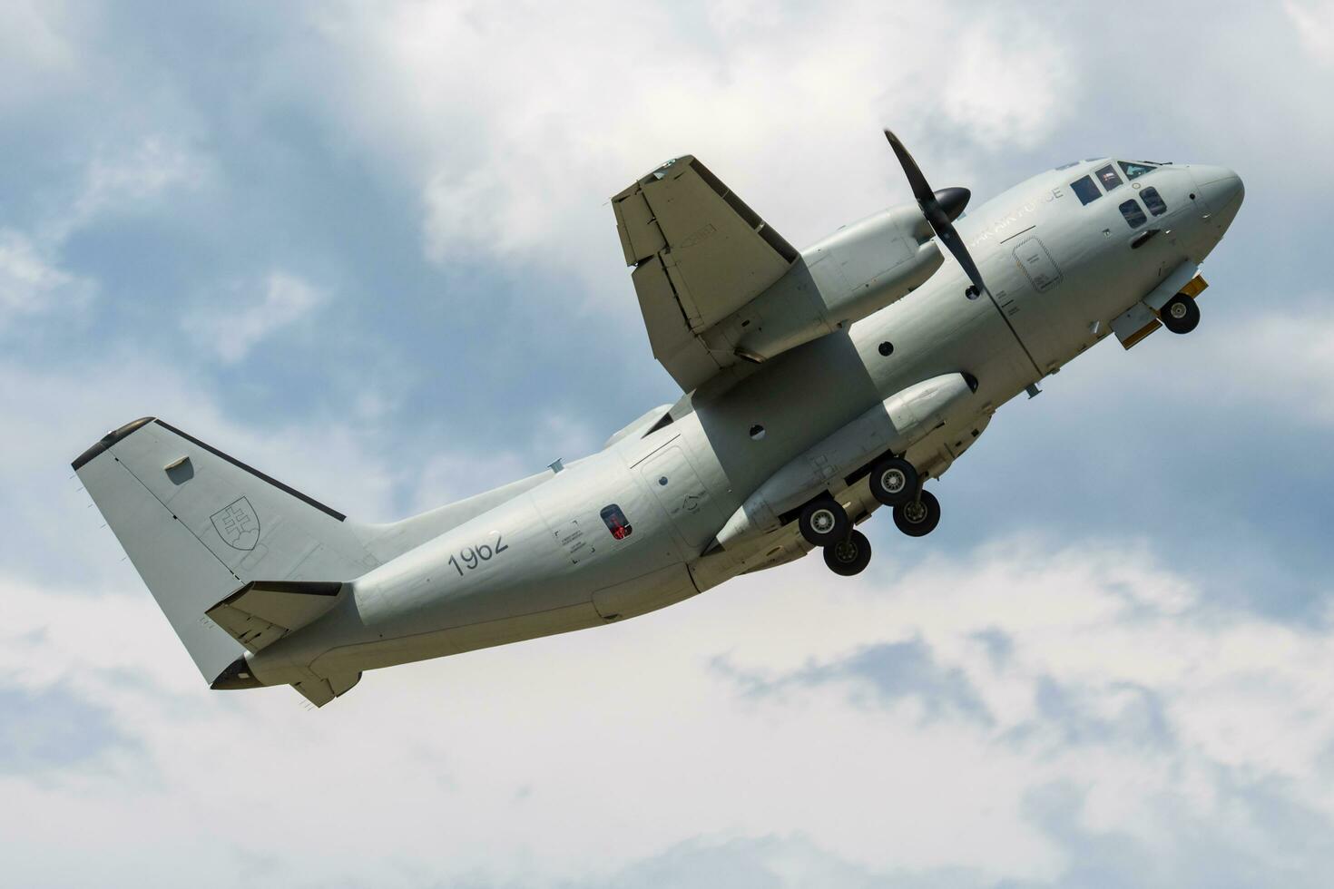 Slowaaks lucht dwingen leonardo c-27j spartaans 1962 vervoer vlak Scherm Bij siaf Slowaaks Internationale lucht fest 2019 foto