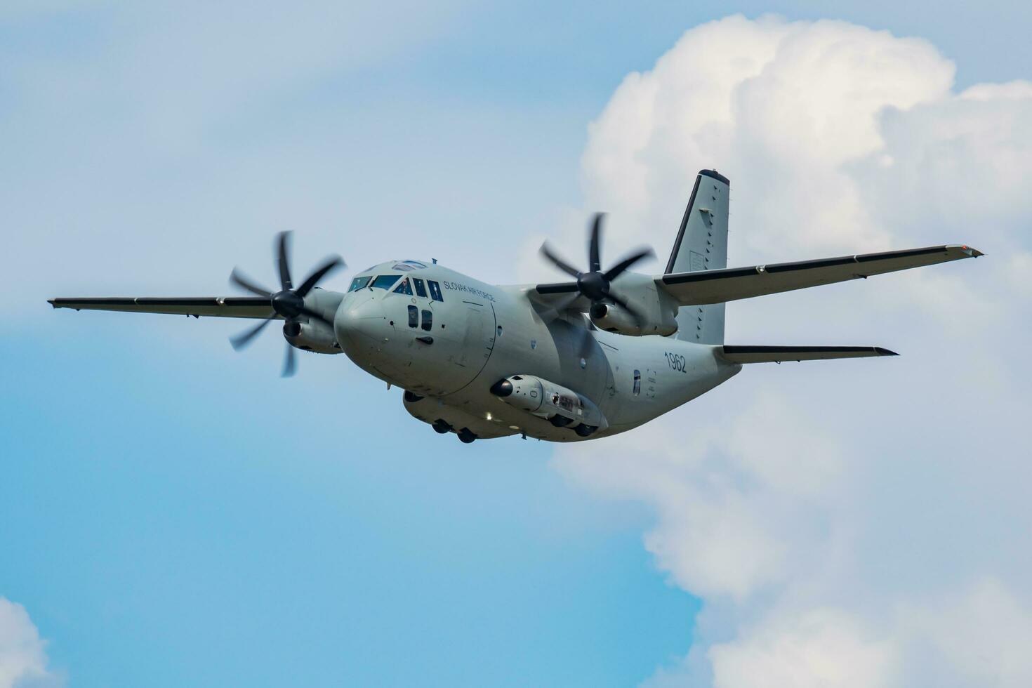 Slowaaks lucht dwingen leonardo c-27j spartaans 1962 vervoer vlak Scherm Bij siaf Slowaaks Internationale lucht fest 2019 foto