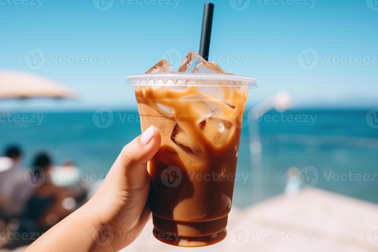 handen Holding bevroren koffie, detailopname zomer schot ai generatief foto