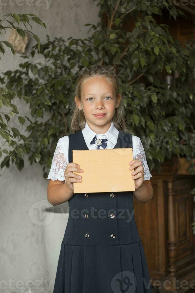 primair school- meisje, in school- uniform foto