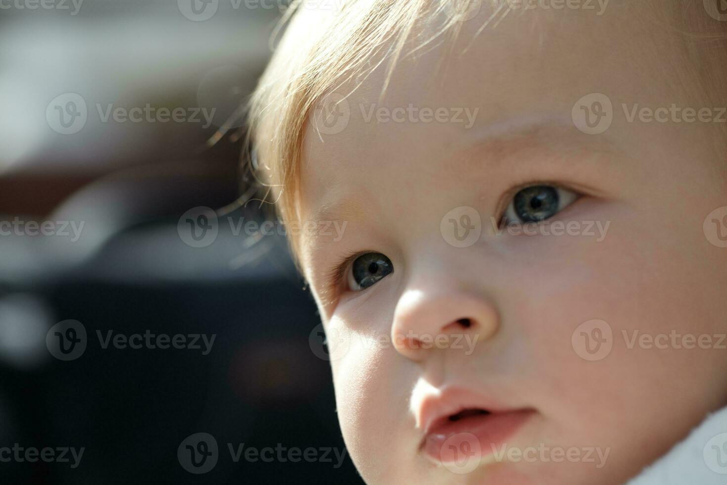 blond weinig jongen foto