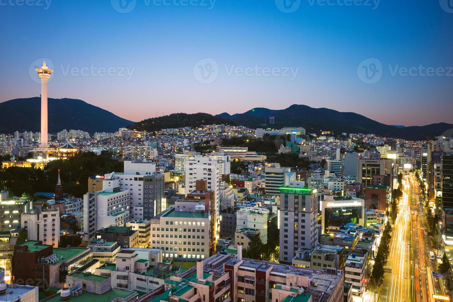 nachtzicht van busan in zuid-korea foto
