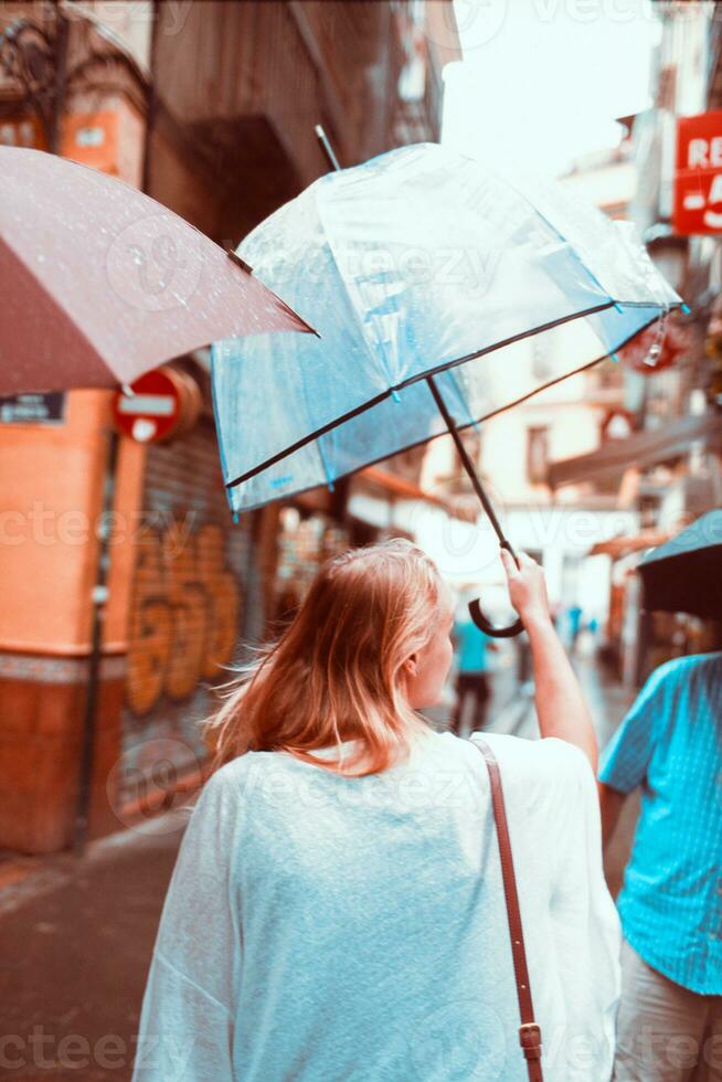 wandelen onder de regen foto