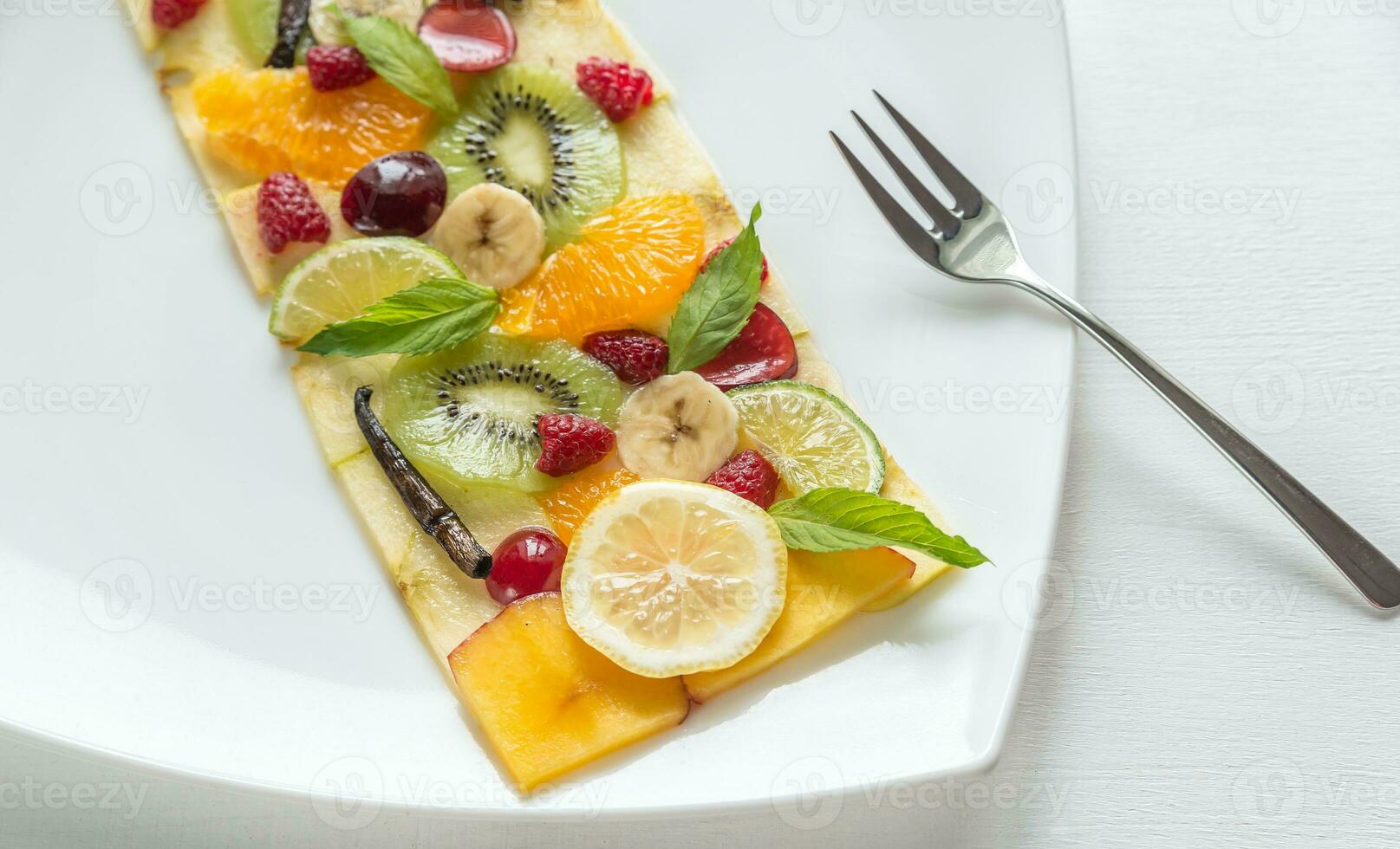 carpaccio van fruit en bessen foto