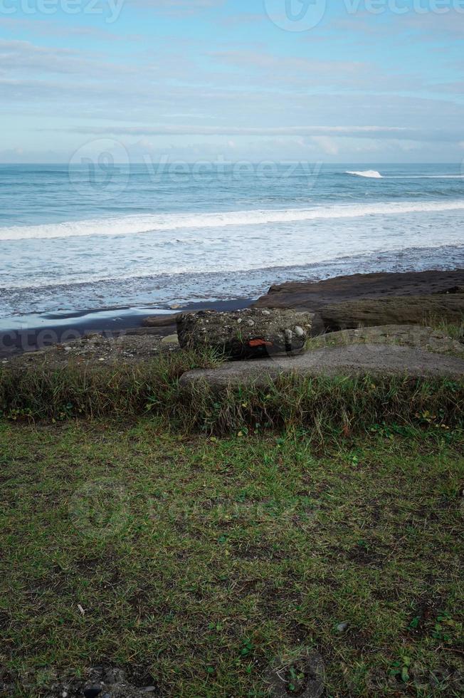 strandlandschap in de kust in bilbao spanje foto