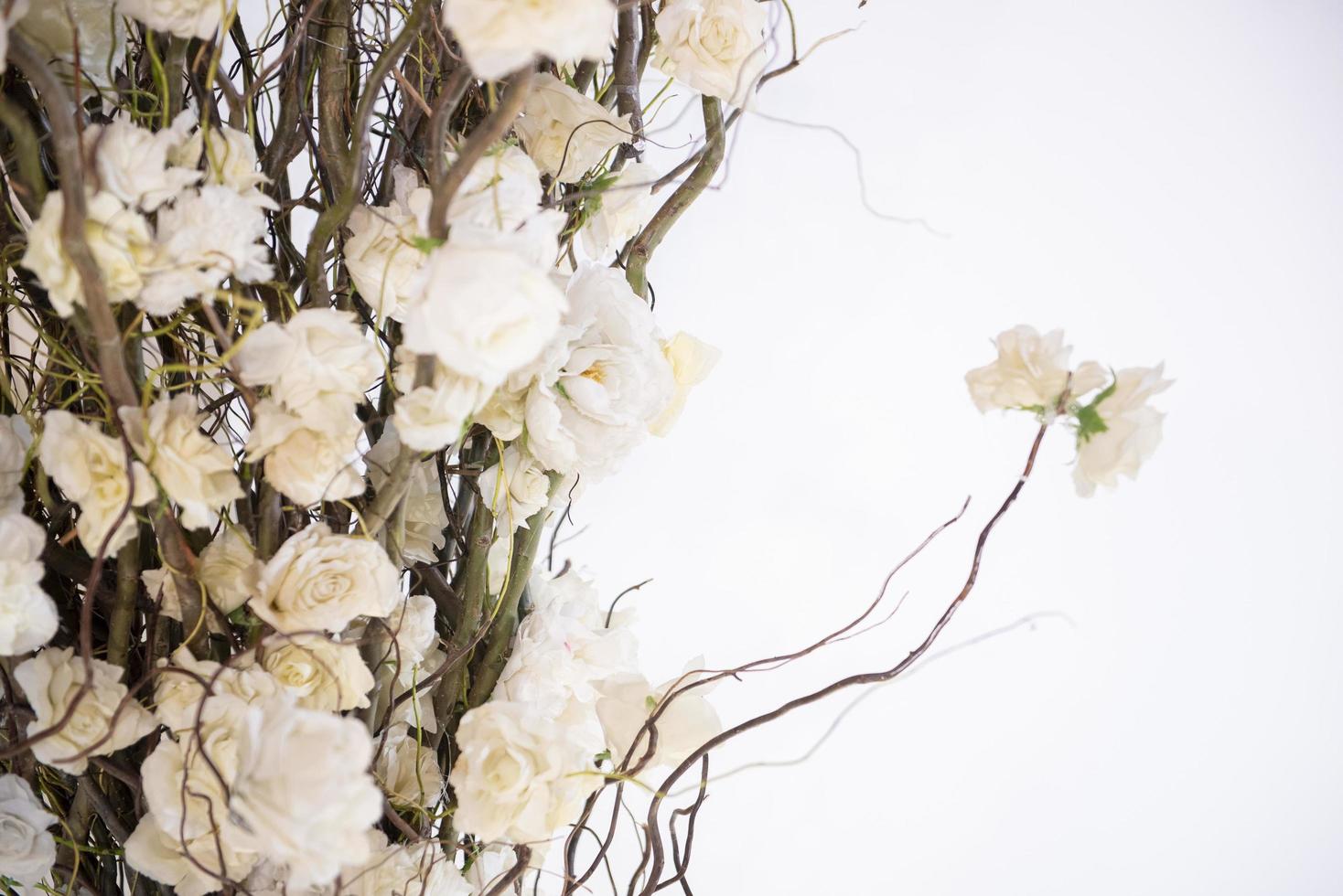 witte bruiloft bloemdecoratie foto