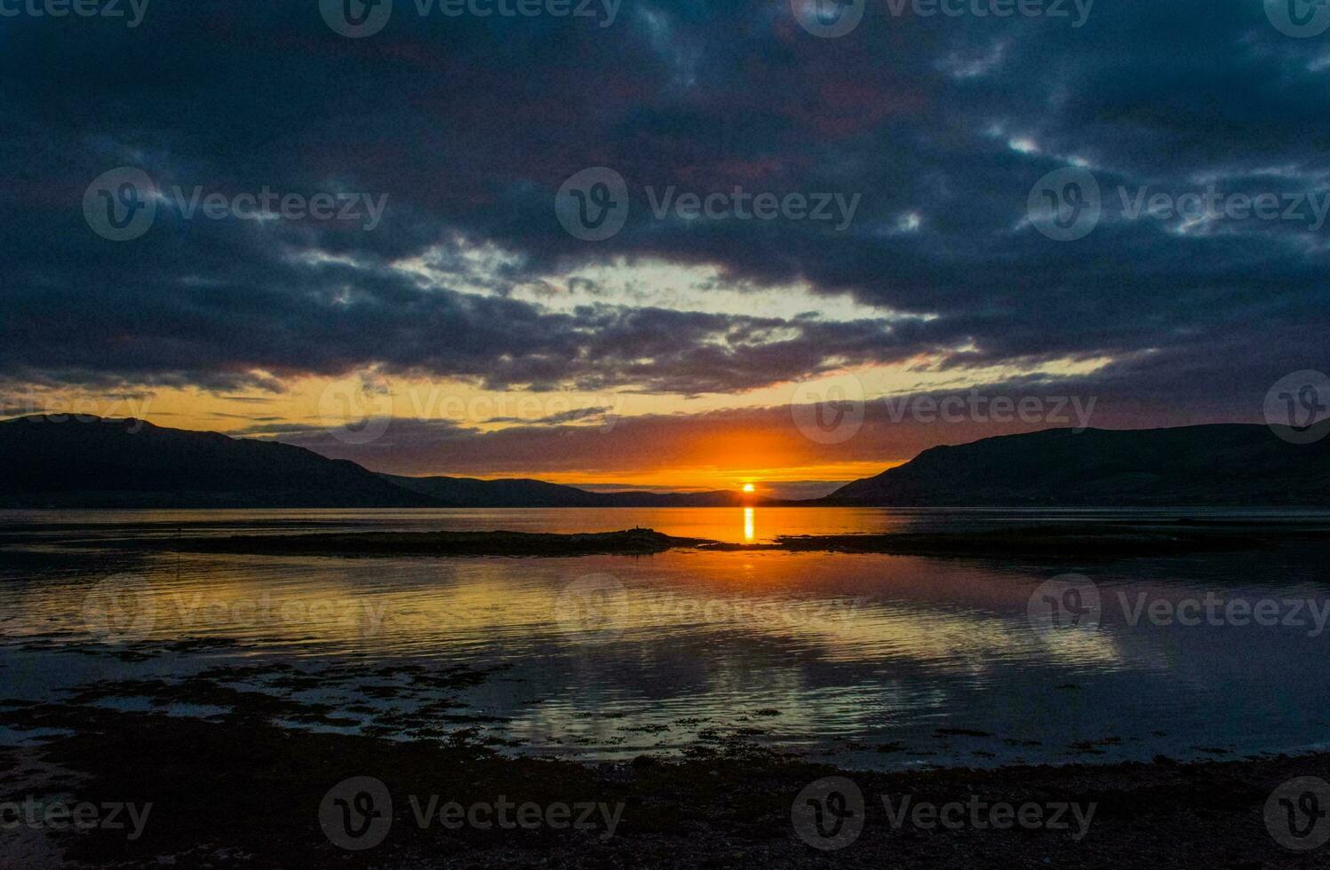 tropisch zee zonsondergang boom lucht visie achtergrond foto