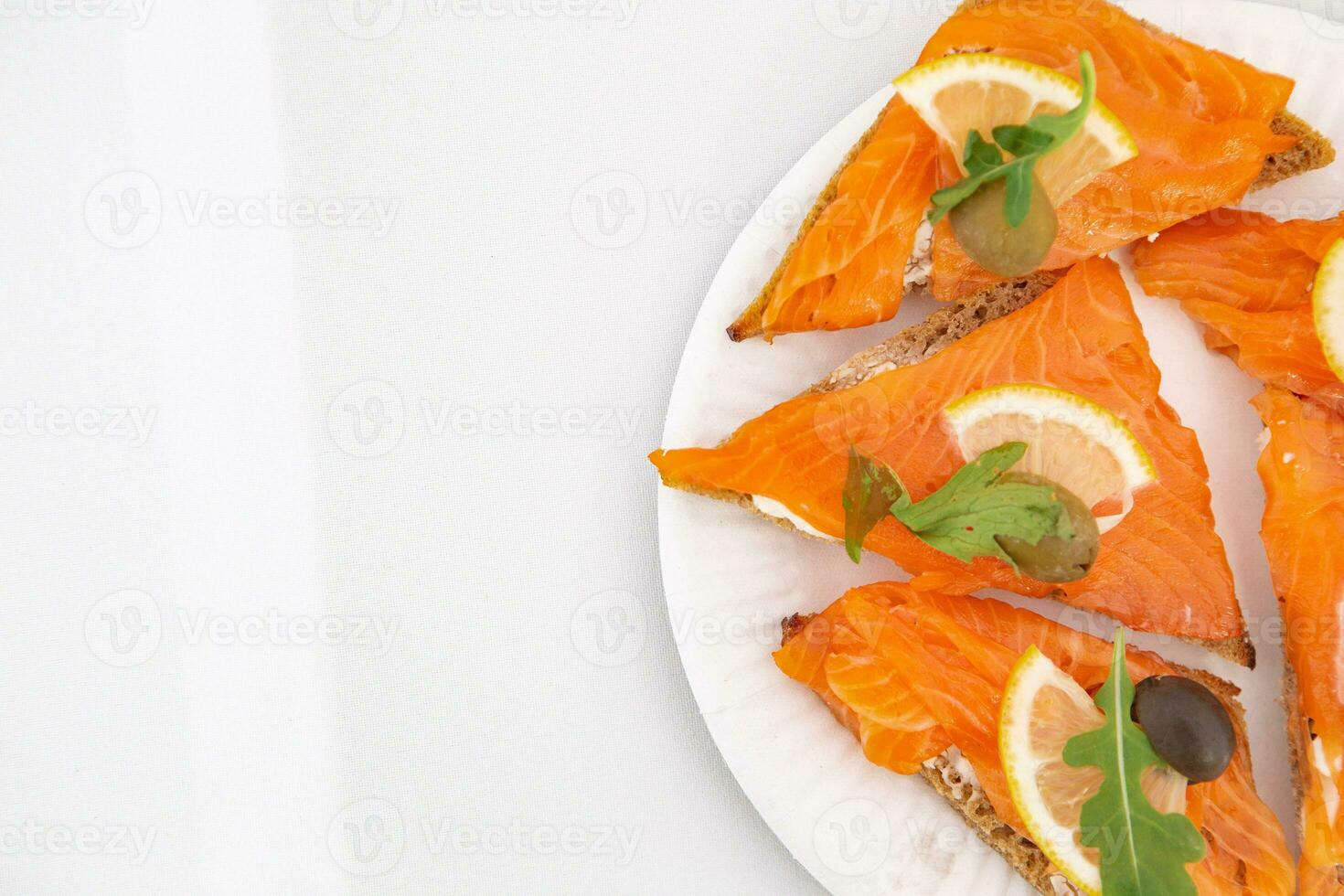 divers snacks Aan de tafel foto