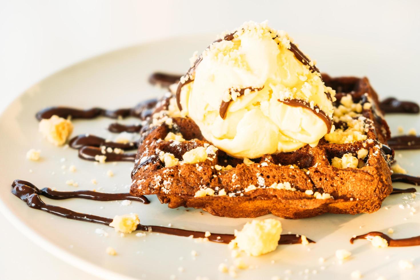 zoete dessertchocoladewafel met roomijs foto