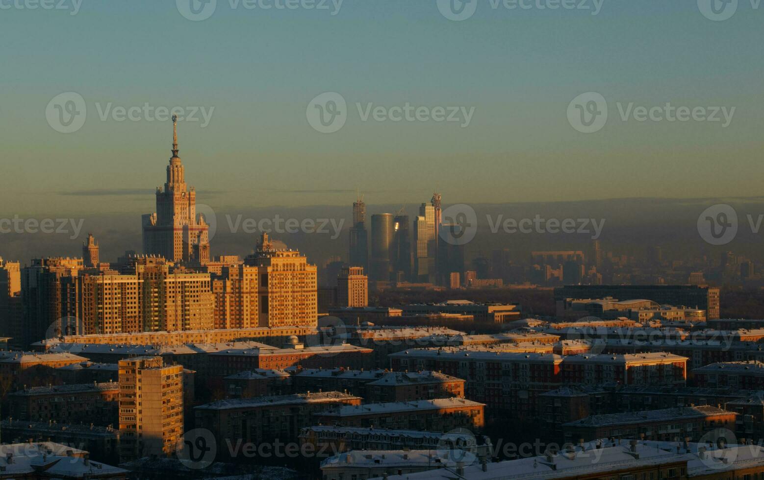zonsopkomst over- Moskou stad foto