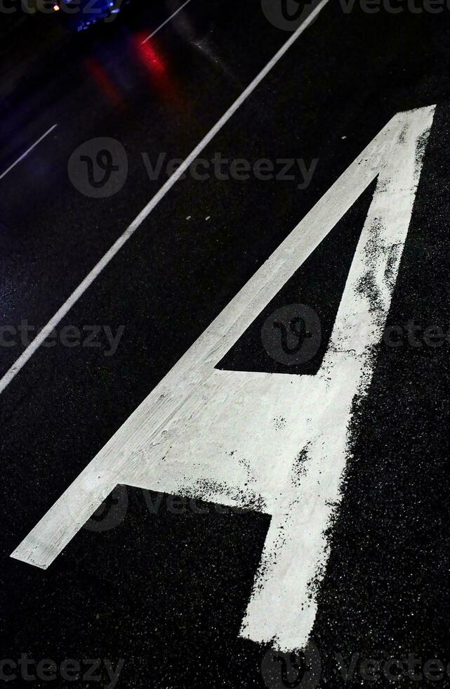 teken Aan asfalt foto