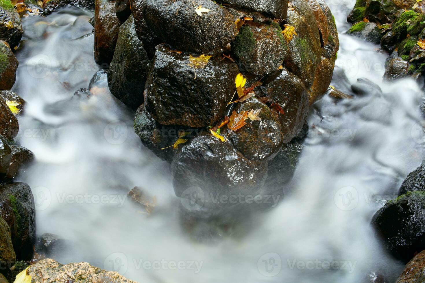 water en steen. foto