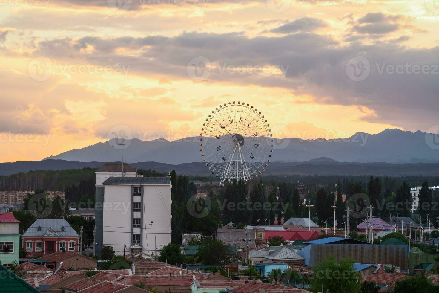 de stadsgezicht Bij schemering. schot in turken bagua stad in China. foto