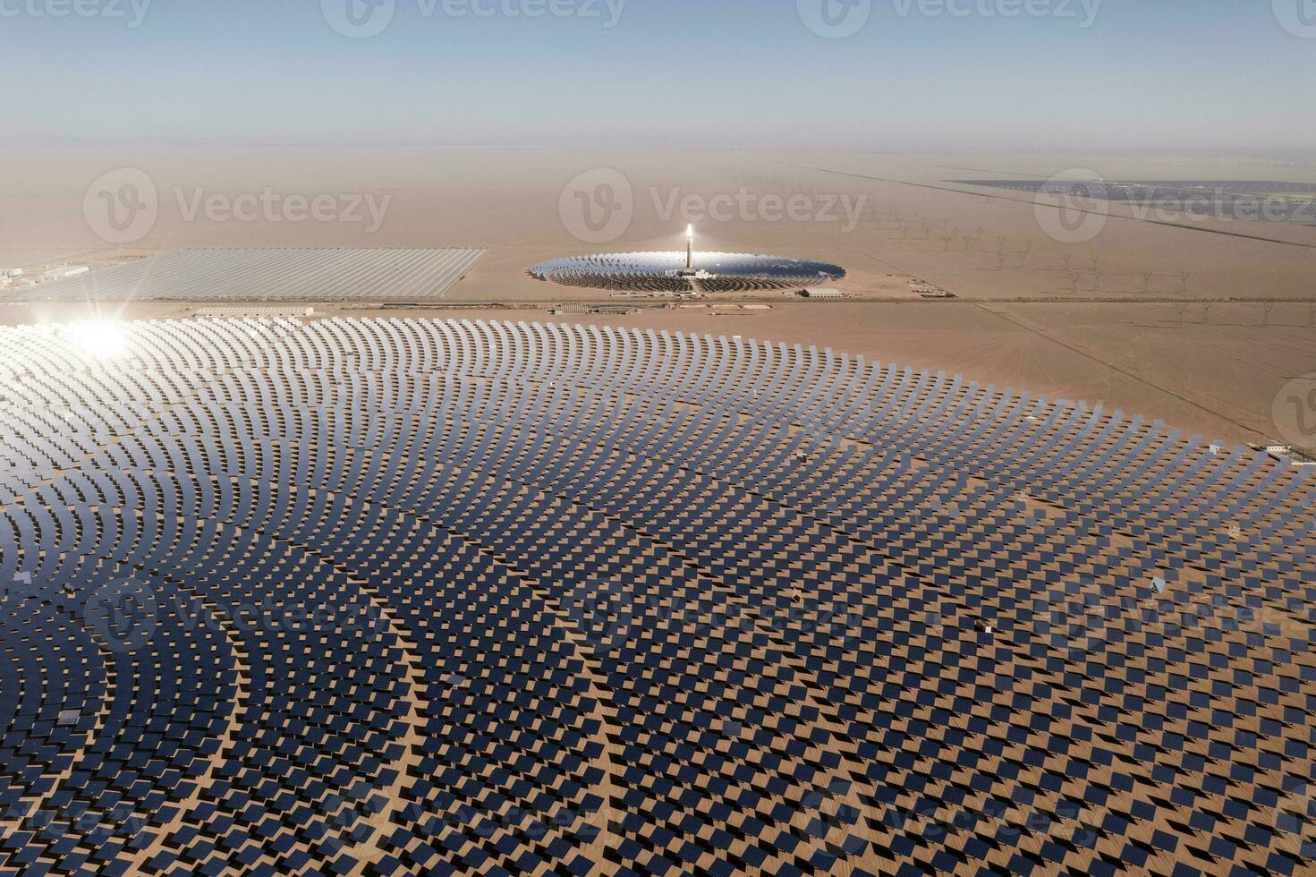 fotovoltaïsche macht generatie, zonne- thermisch macht station in dunhuang, China. foto