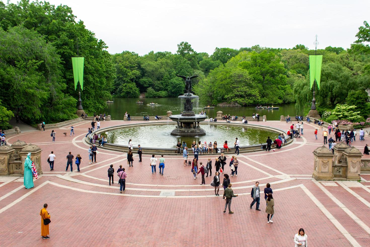 fontein in central park, new york in 2017 foto