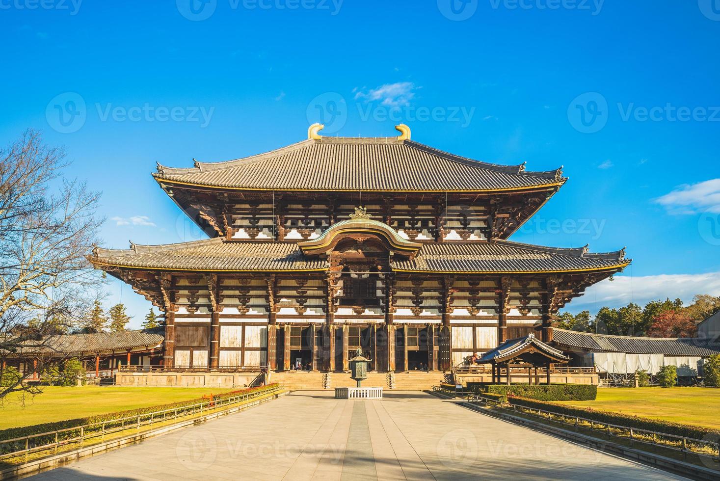grote boeddhazaal van todaiji in nara japan foto