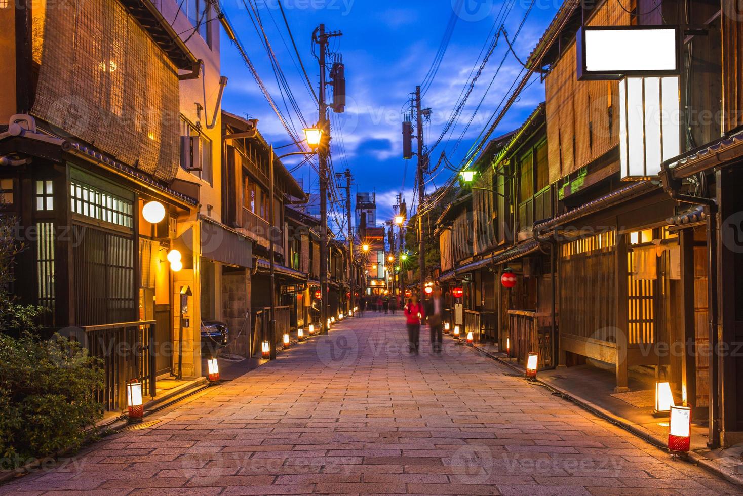 shinbashidori straatmening van gion in kyoto, japan foto