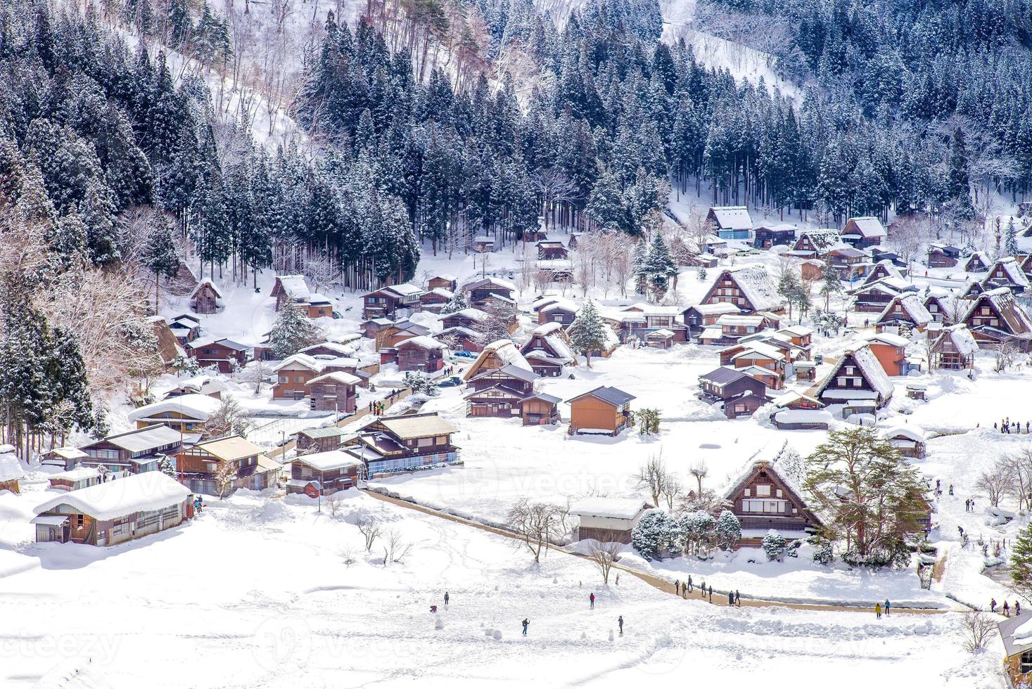 luchtfoto van shirakawa dorp gifu in japan foto