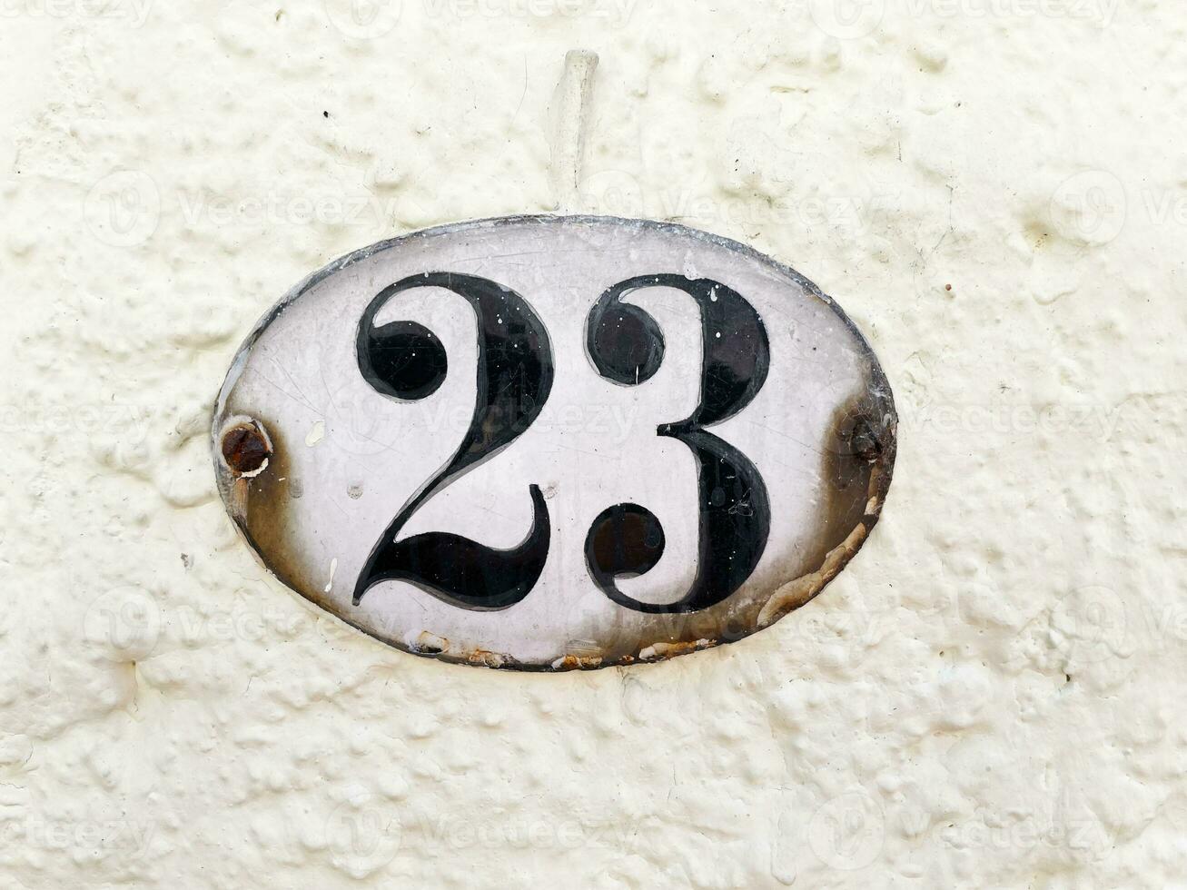 23 - huis aantal plaque drieëntwintig Aan muur foto