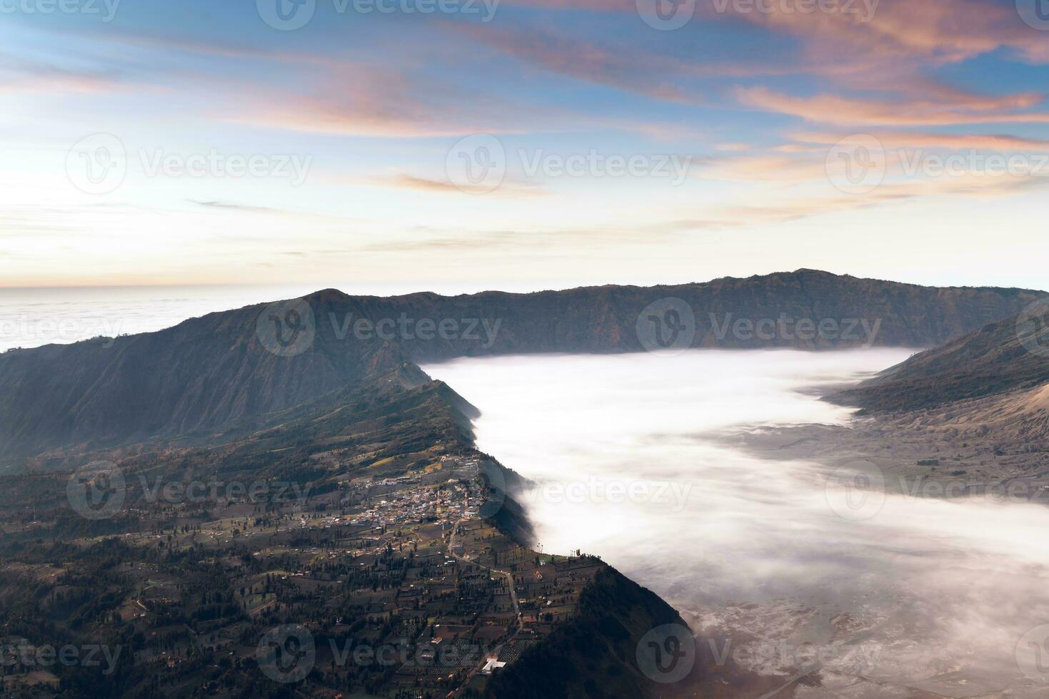 de zonsopkomst van de bromo vulkaan, schot in Java, Indonesië foto