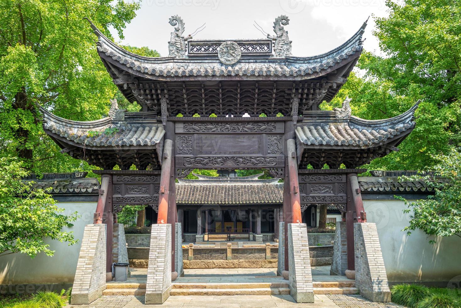 gevelaanzicht van de tempel van generaal wu in wuzhen foto