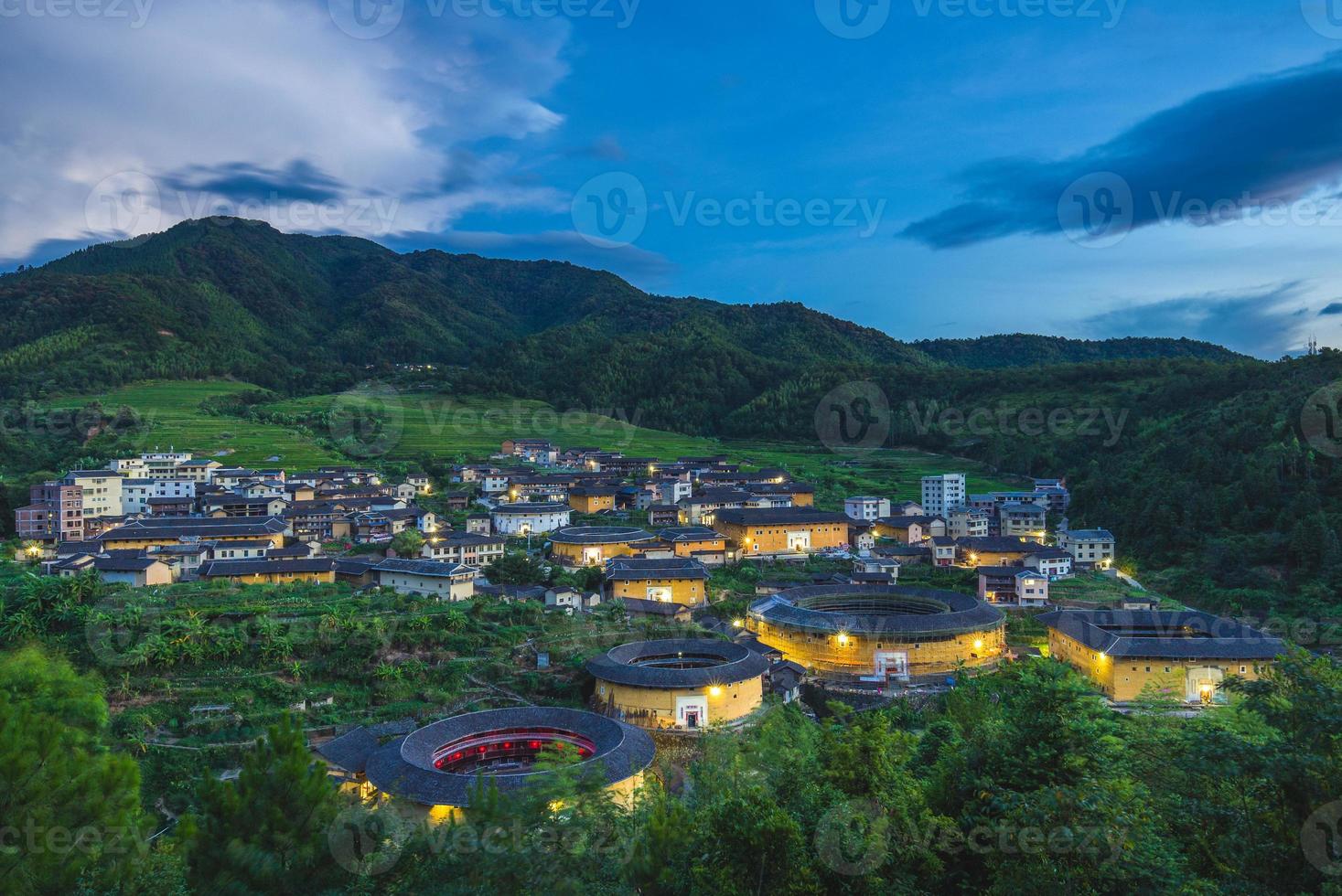 luchtfoto van chuxi tulou cluster in fujian, china foto