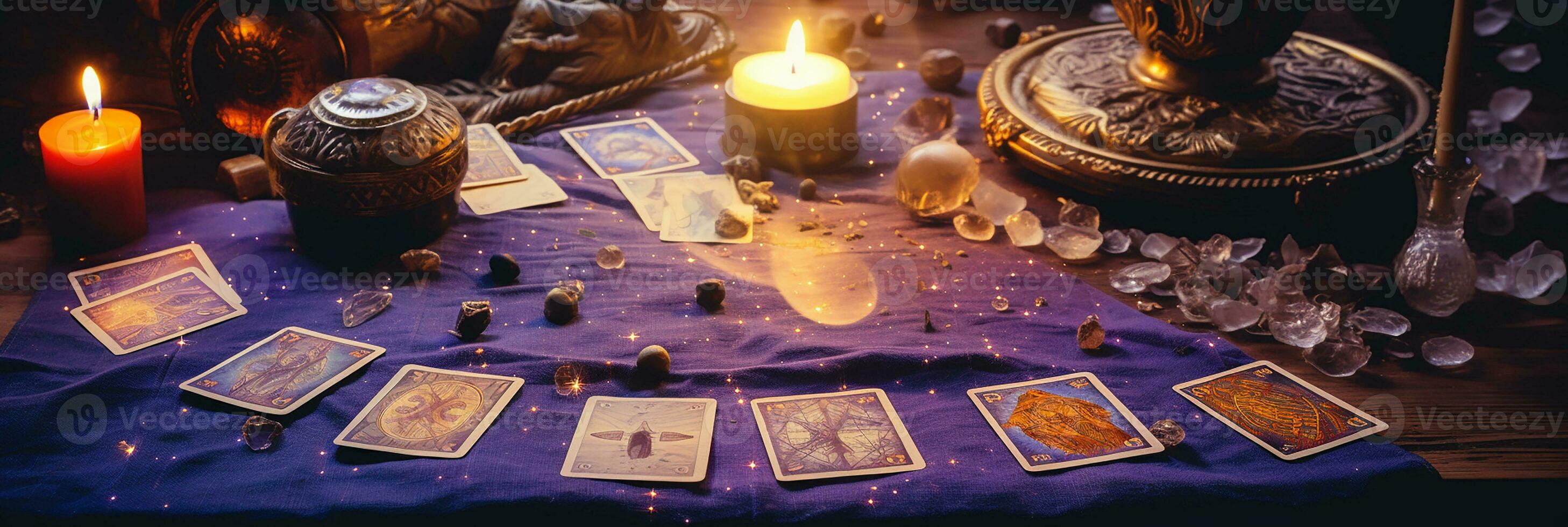 mystiek ritueel met kaarsen en tarot kaarten, top visie foto