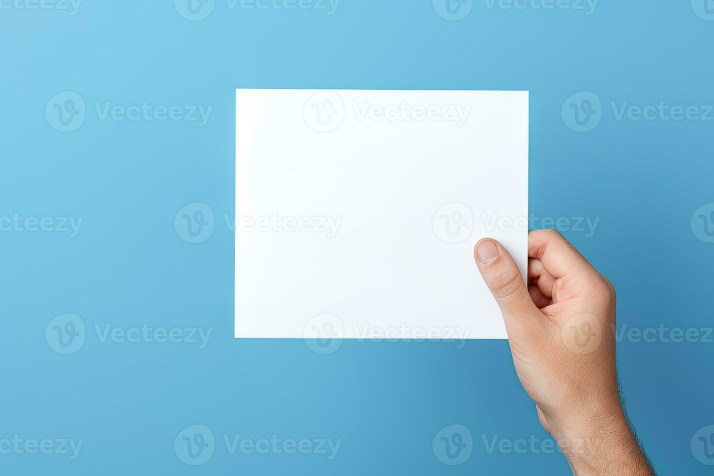 een menselijk hand- Holding een blanco vel van wit papier of kaart geïsoleerd Aan blauw achtergrond. ai gegenereerd foto