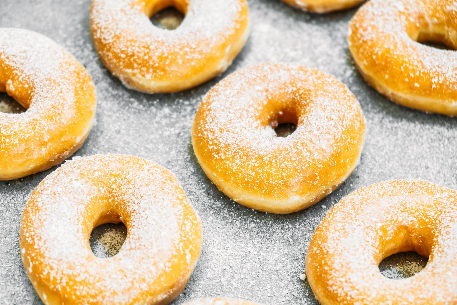 zoet dessert met veel donut foto