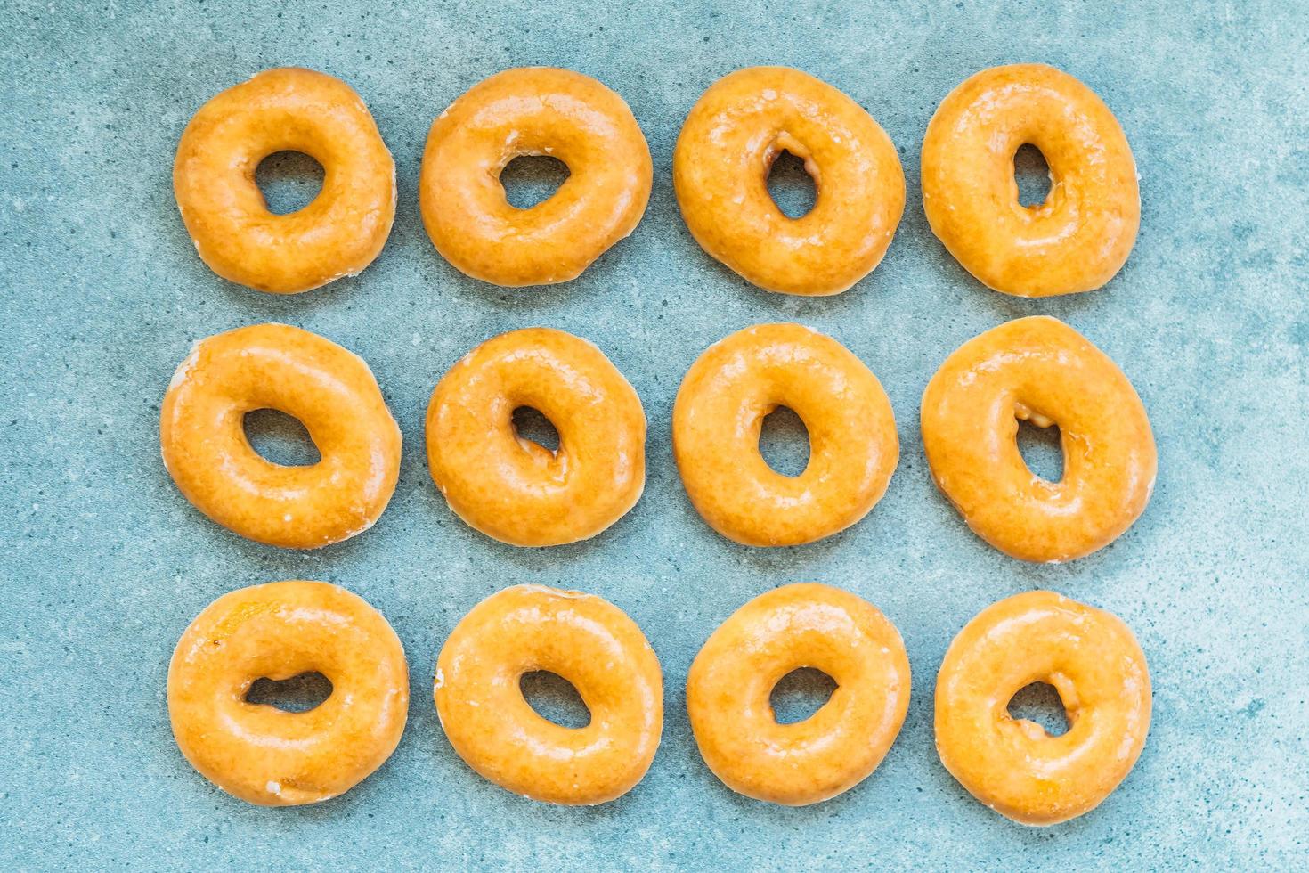 zoet dessert met veel donut foto