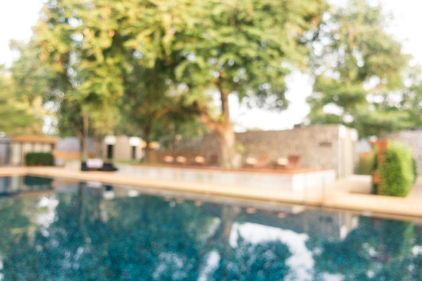 abstract vervagen intreepupil zwembad in luxe hotelresort foto